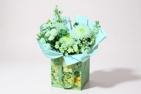 flower white bouquet