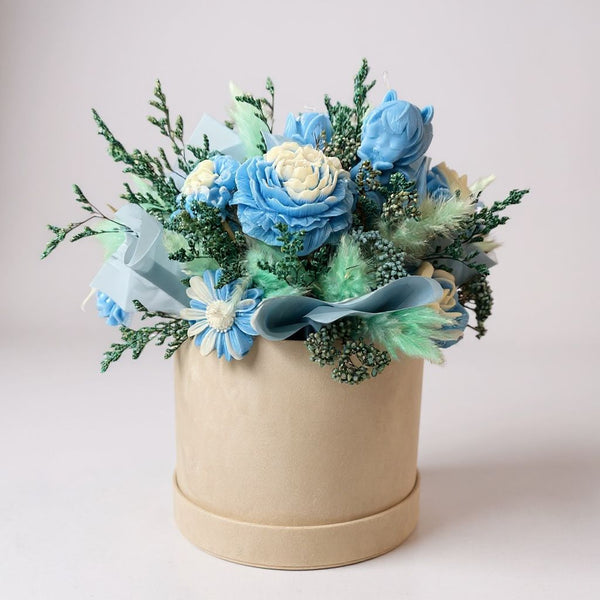 candle box with dry flowers